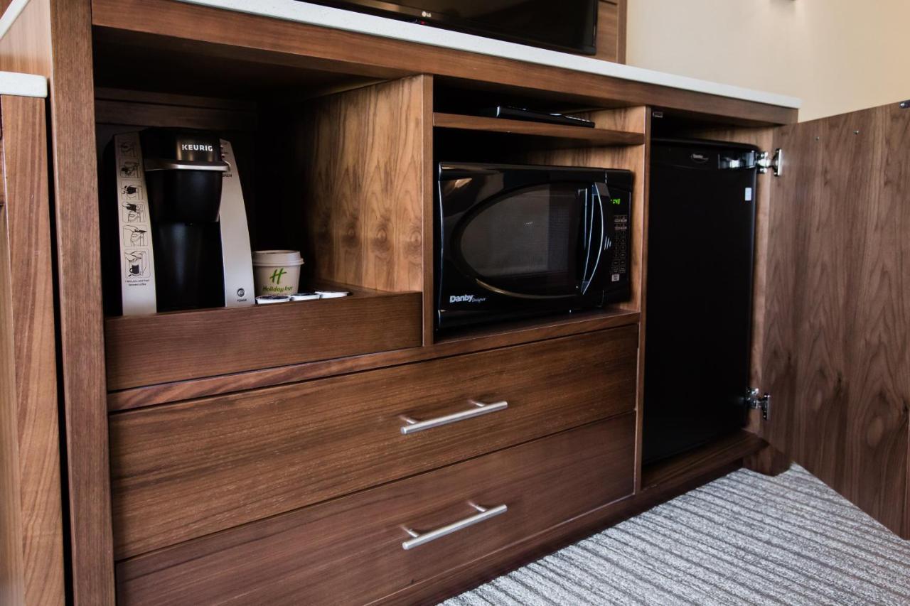 King Room - Mobility Access/Hearing Accessible