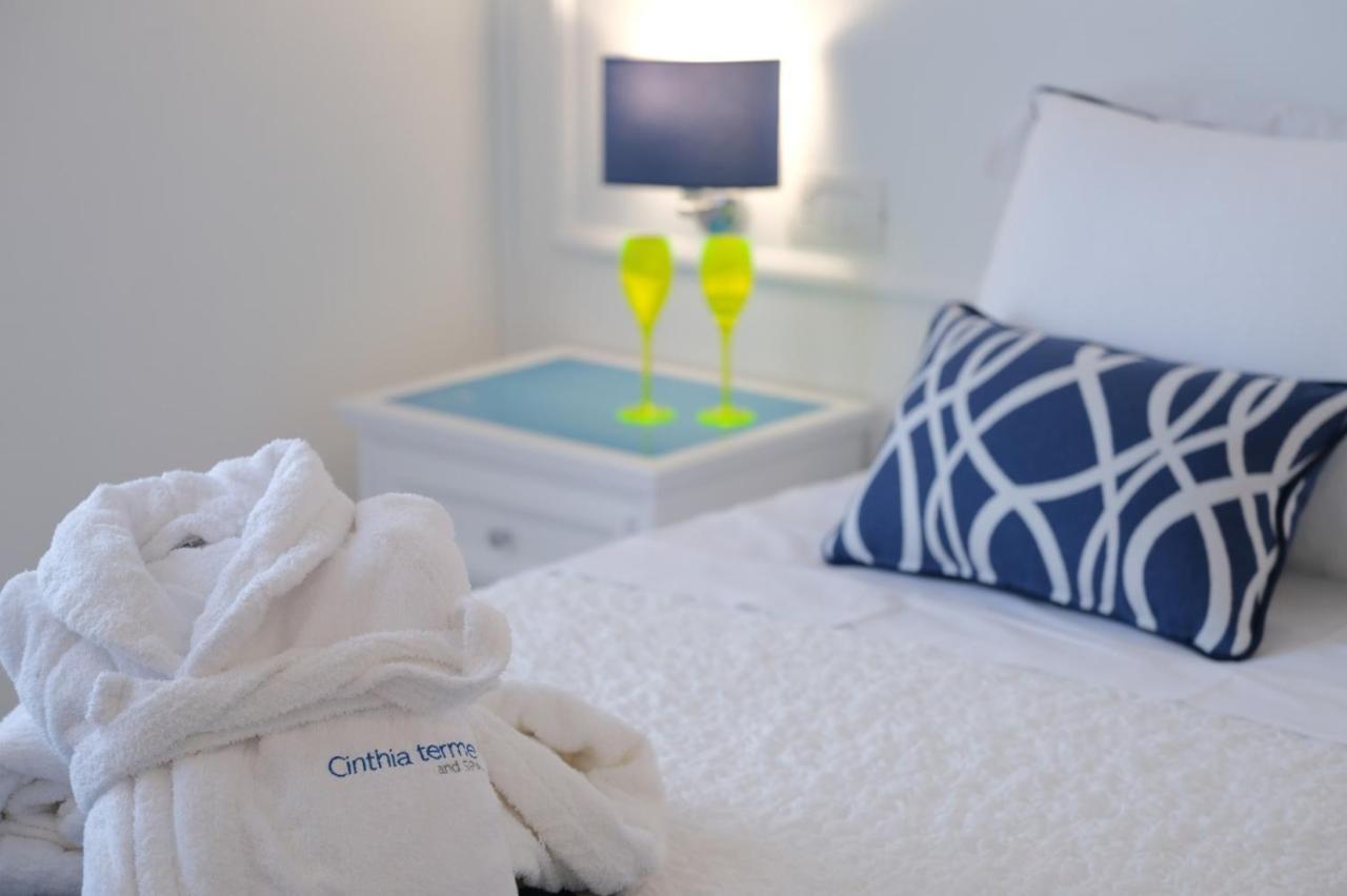 Comfort Doppelzimmer mit seitlichem Meerblick und Zugang zum Spa