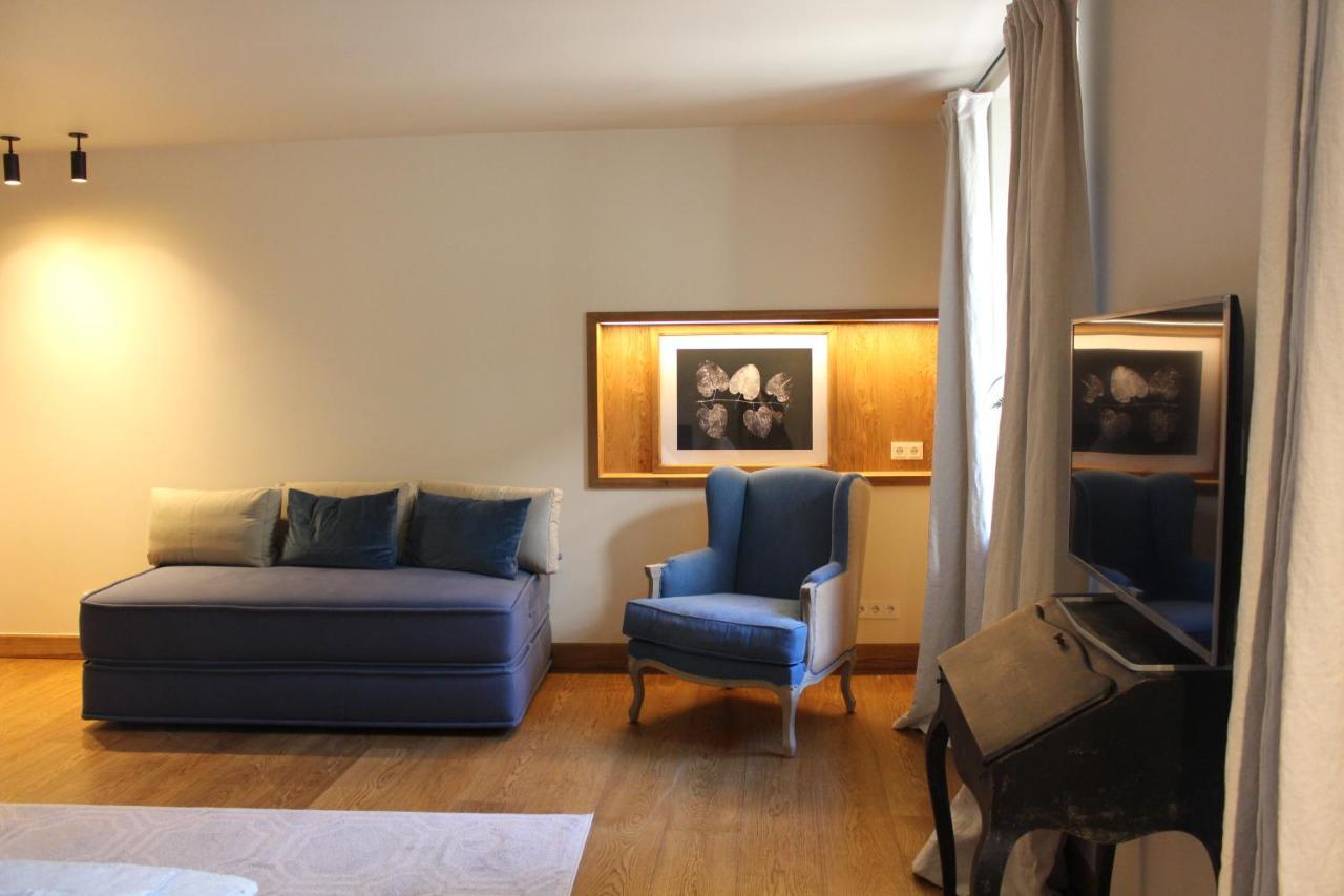 Deluxe Studio