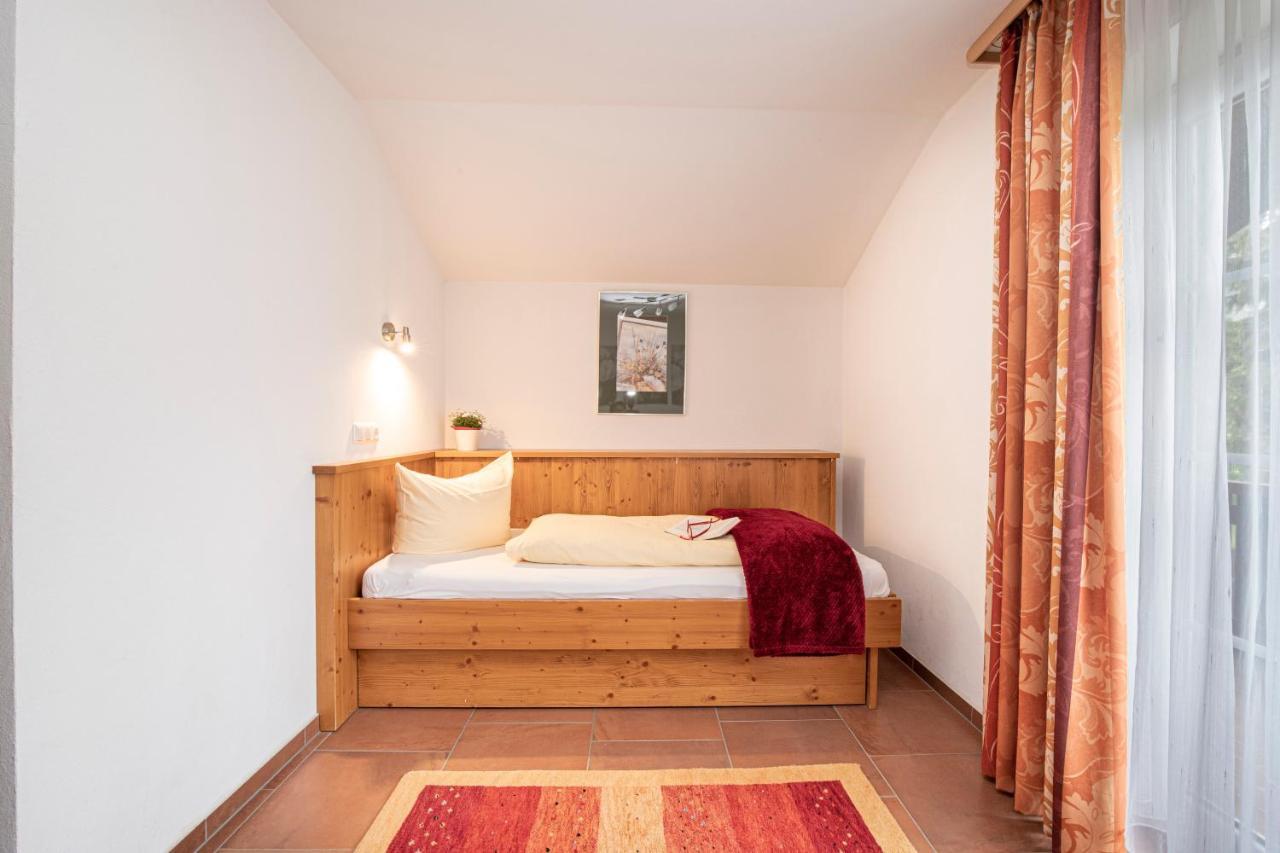 Einzelzimmer mit Balkon