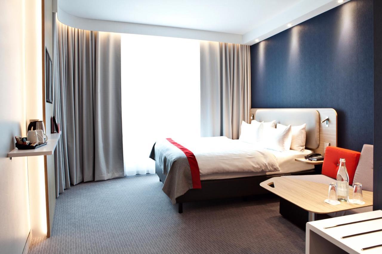 Standard Zimmer mit Queensize-Bett und Einzelschlafsofa