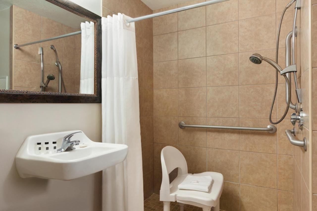 Queen Room with Two Queen Beds with Roll In Shower - Disability Access/Non-Smoking