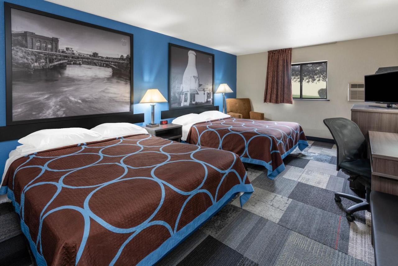 Queen Room with Two Queen Beds - Non-Smoking