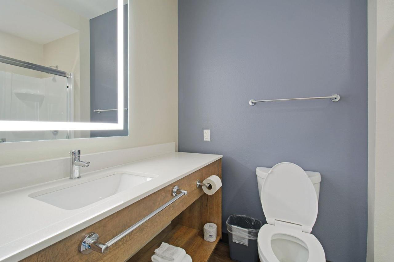 Standard Studio Queen Room - Non-Smoking