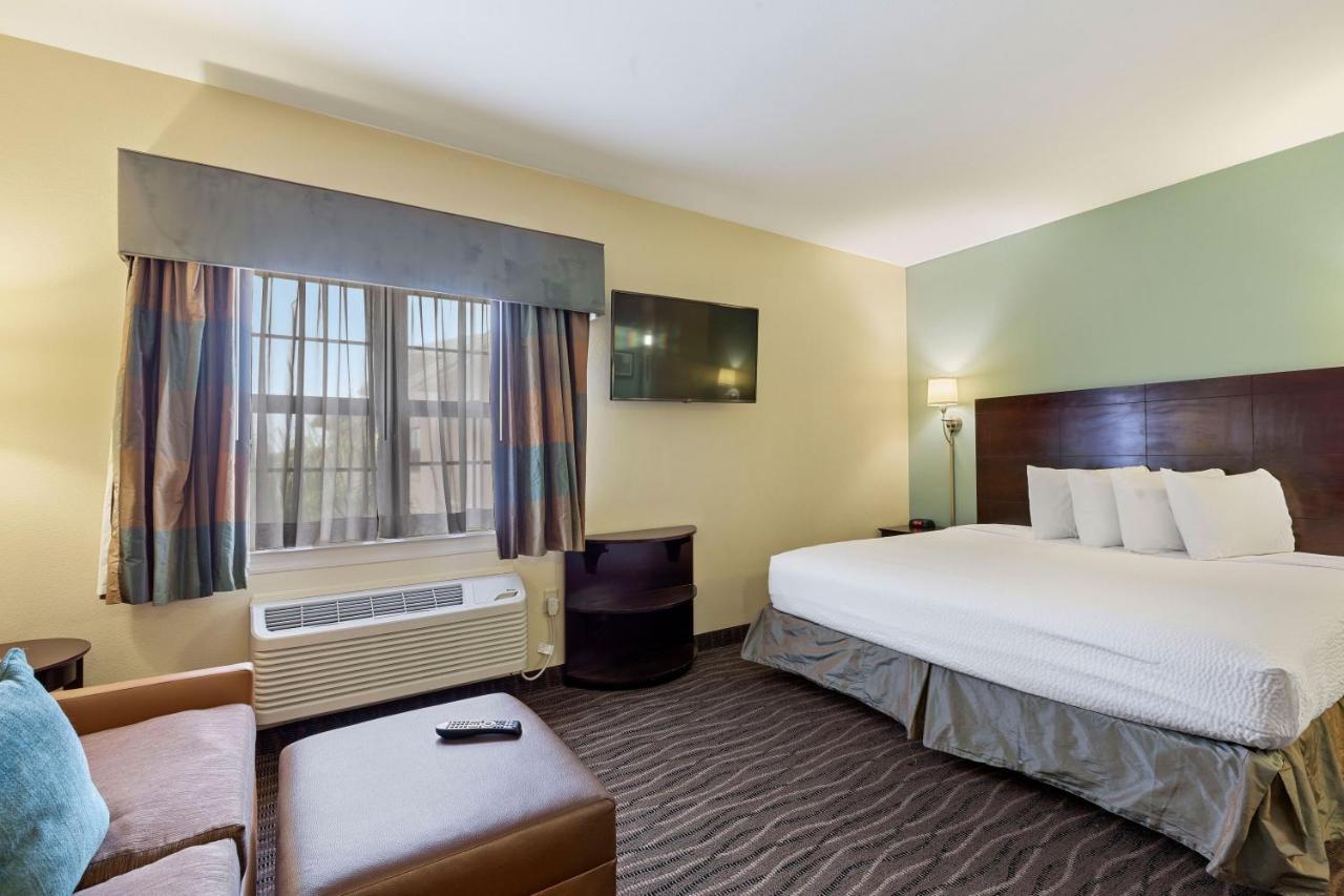 Deluxe Studio 1 King Bed Non-Smoking
