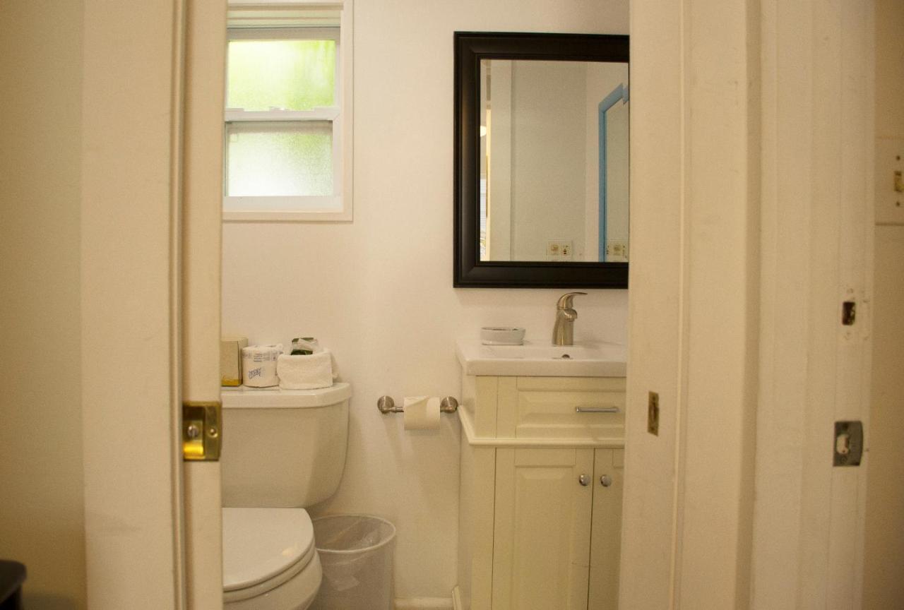 Tiny Queen Room