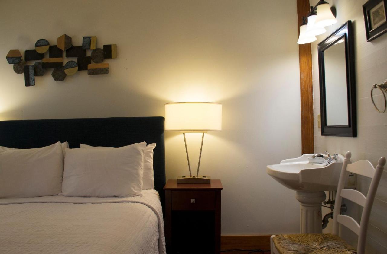 Classic Queen Room
