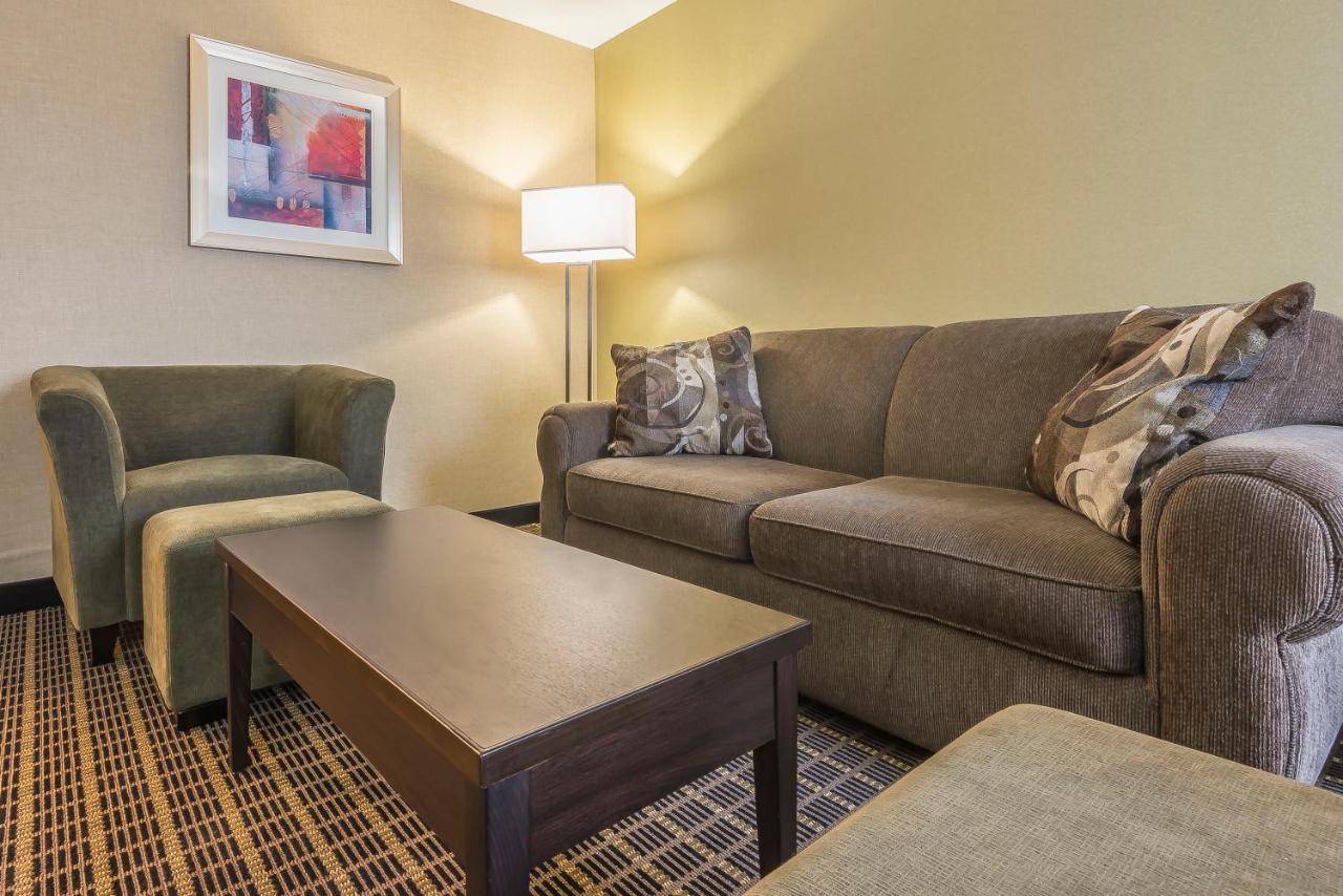 Jacuzzi Suite with King Bed