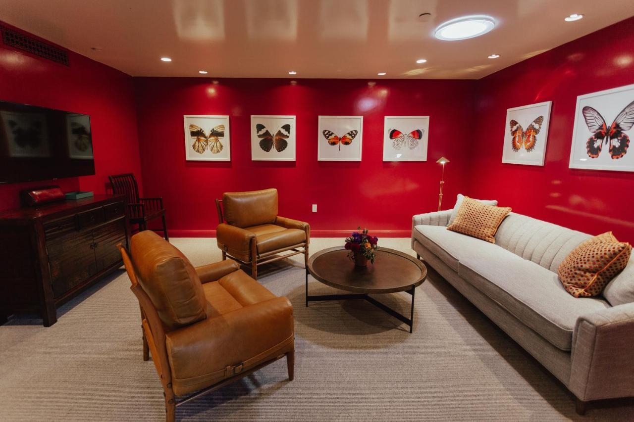 King Suite Sitting Room