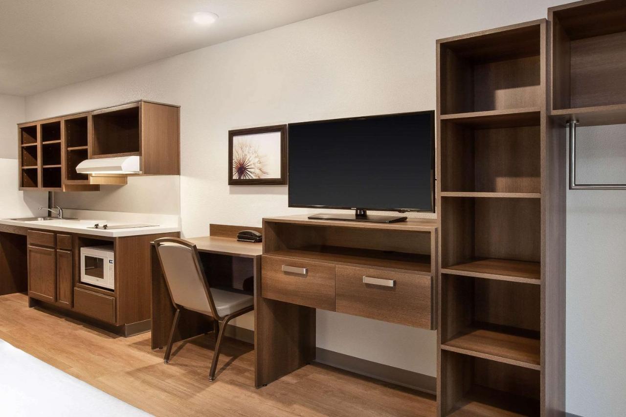 Queen Room  with Roll-In Shower - Disability Access/Non-Smoking