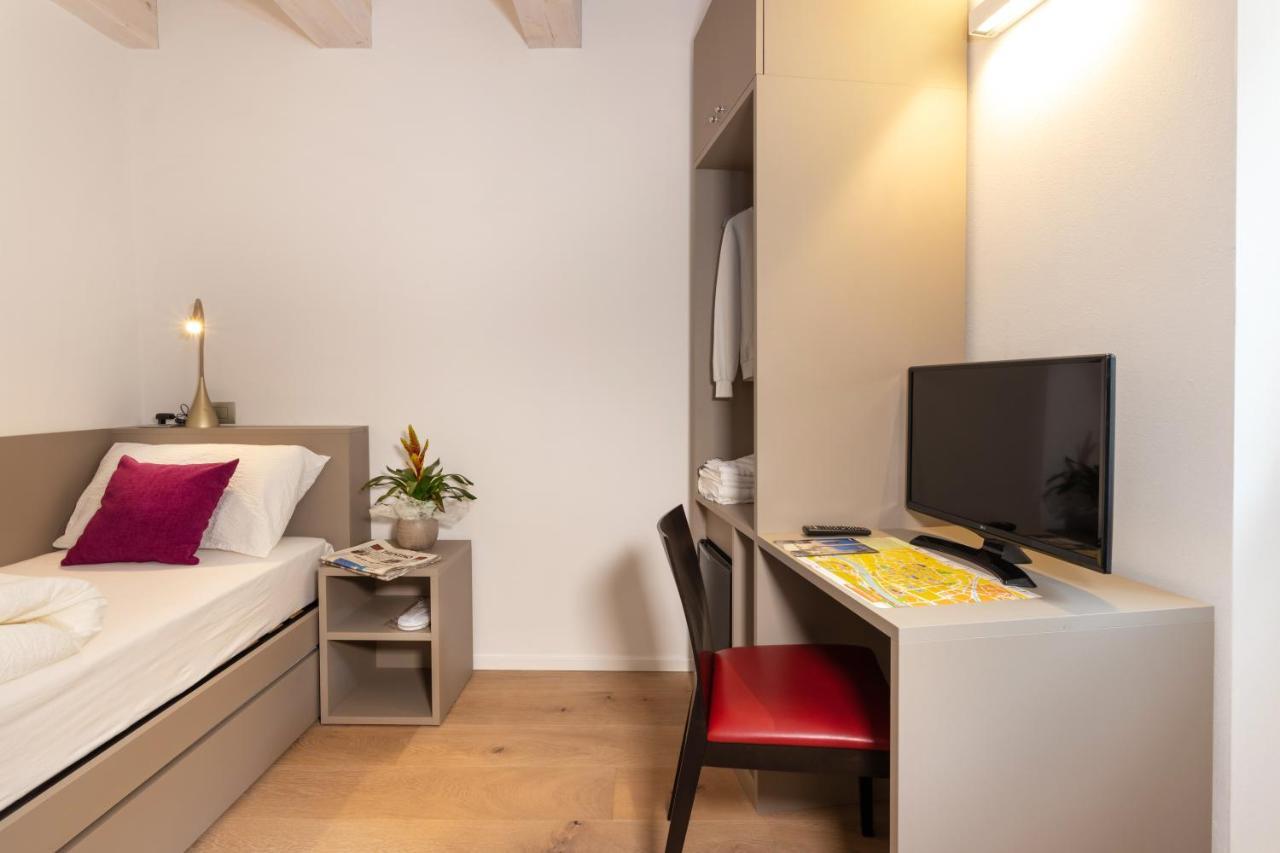 Double Room,761676043:JPEG