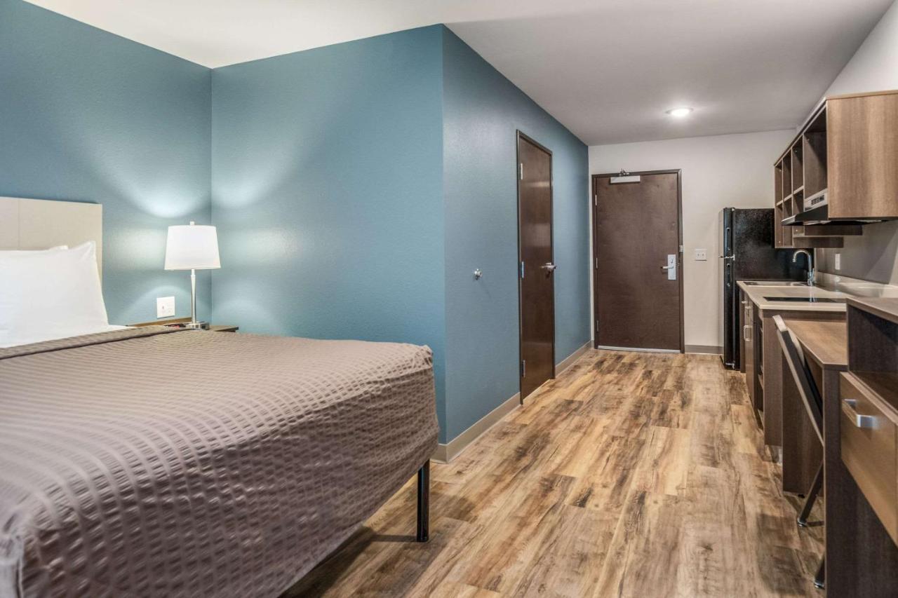 Queen Room Roll Shower Disability Access or Non Smoking