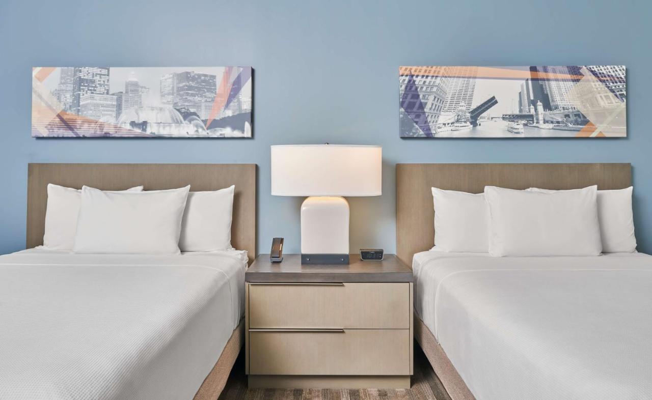 Den Guestroom Two Queen Beds