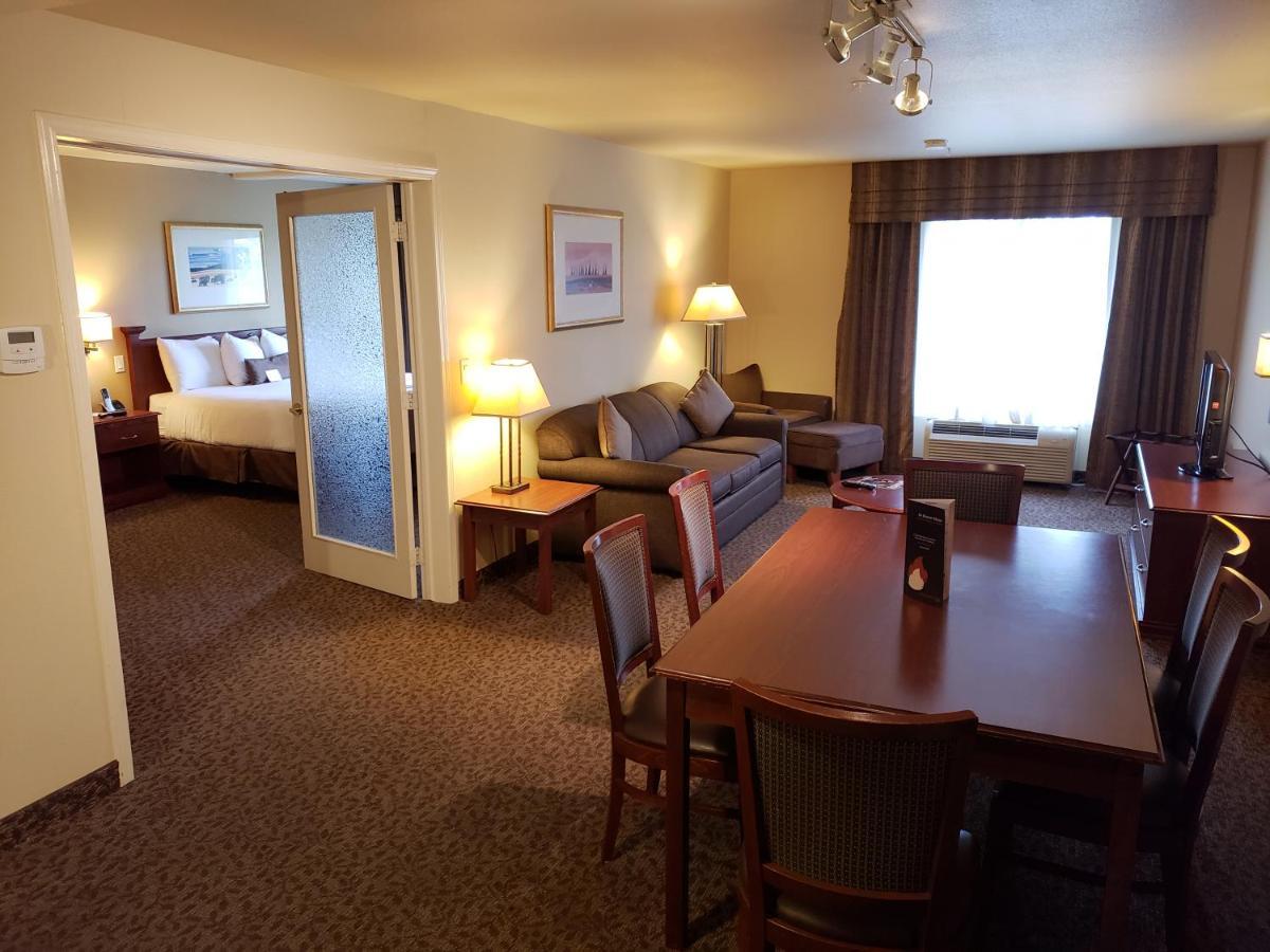 One-Bedroom King Suite Non-Smoking