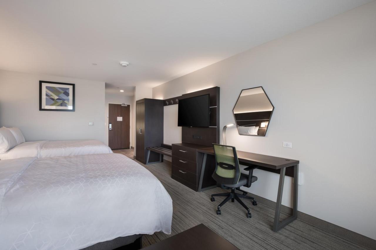 Queen Suite with Two Queen Beds