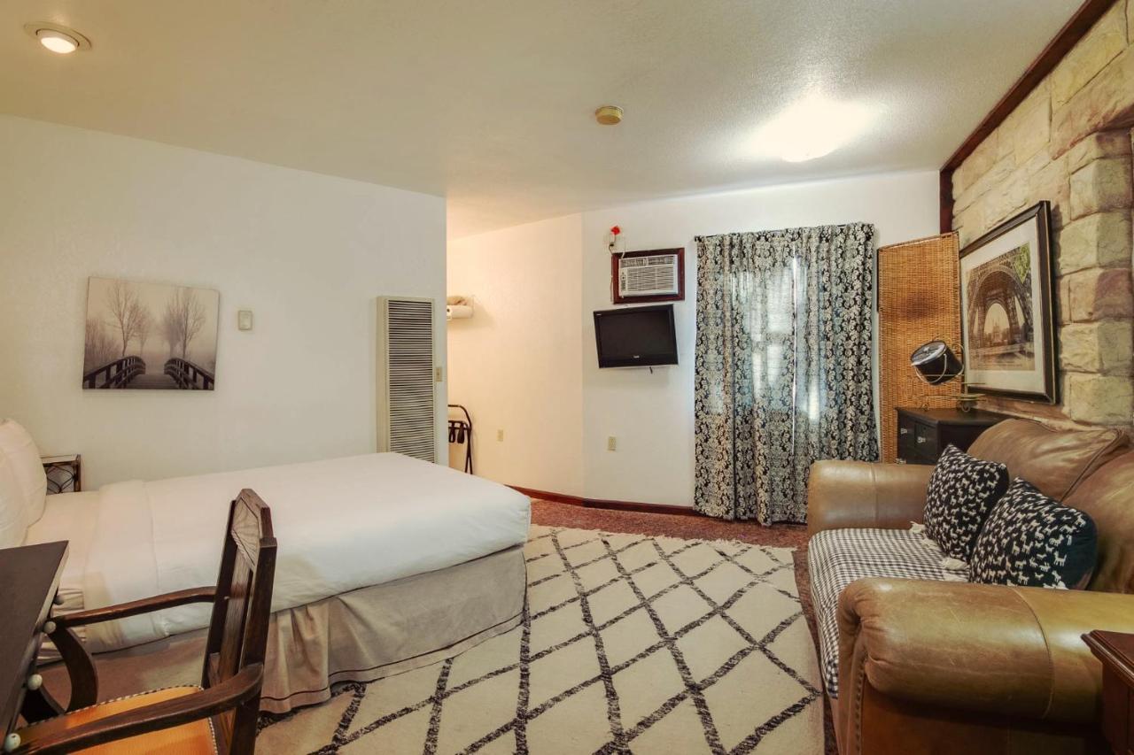 Queen Room