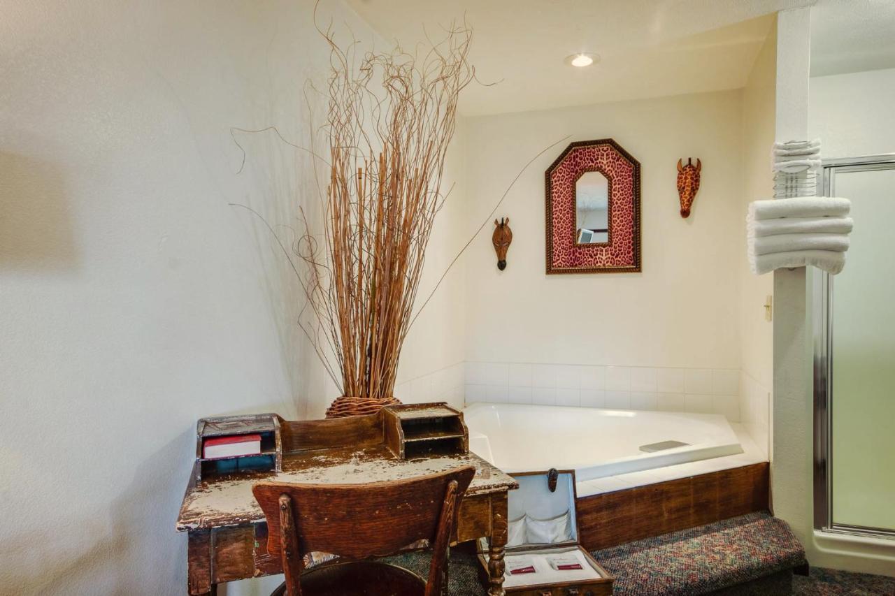 Deluxe King Suite
