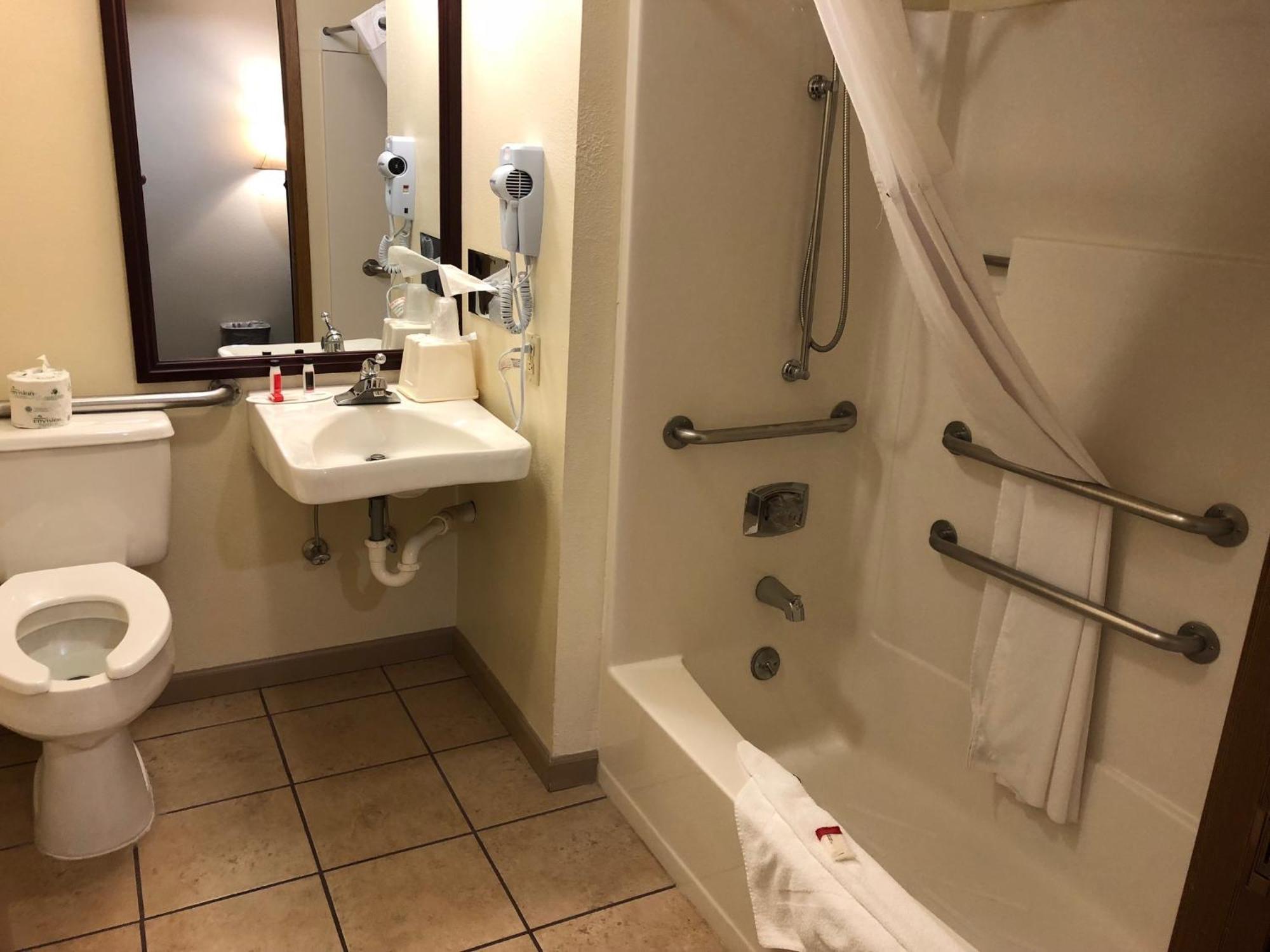 Queen Room - Mobility Access/Non-Smoking