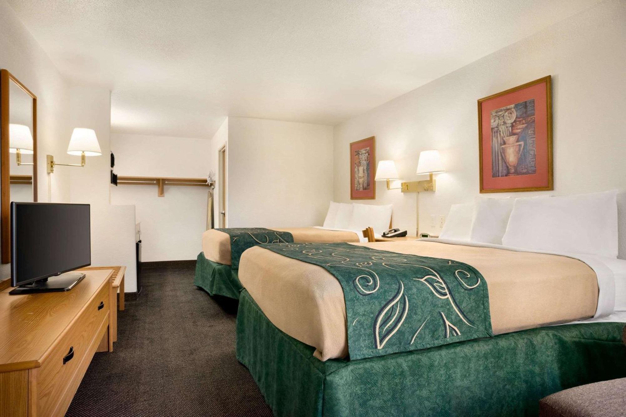 Queen Room with Two Queen Beds - Non-Smoking