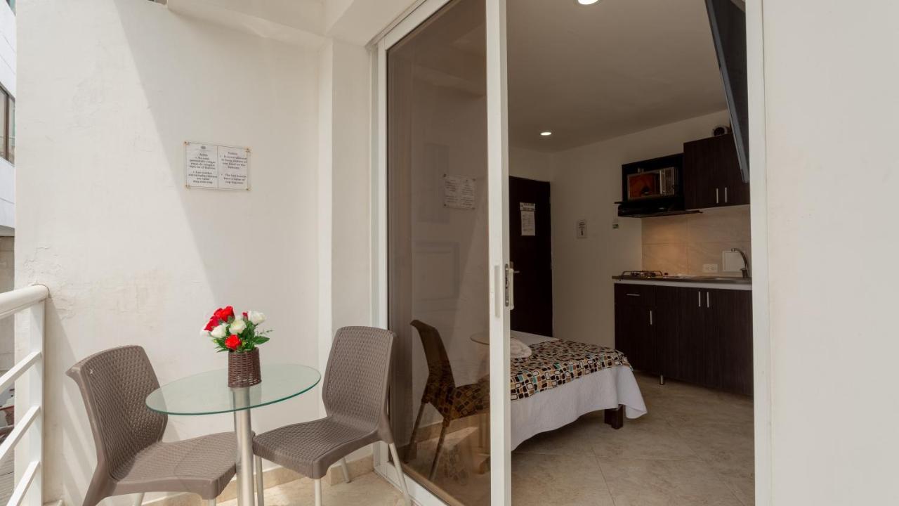 Habitacion doble con vista parcial al lago
