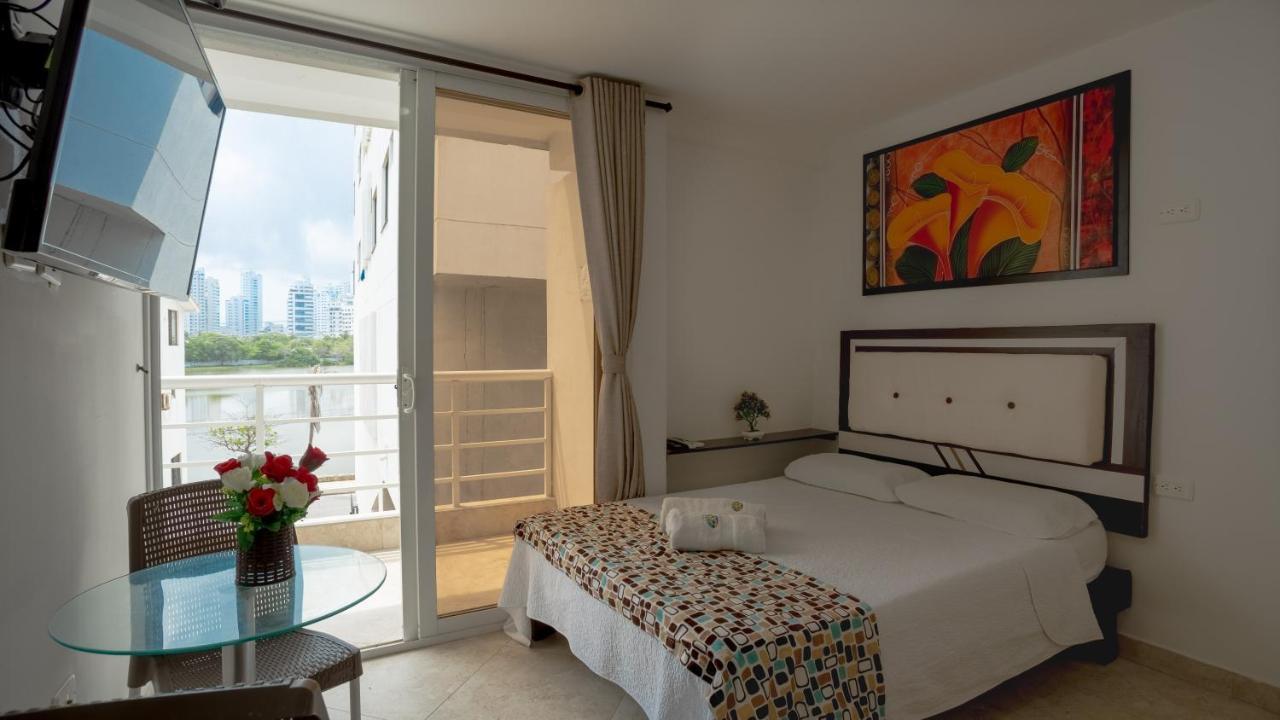 Habitacion doble con vista parcial al lago
