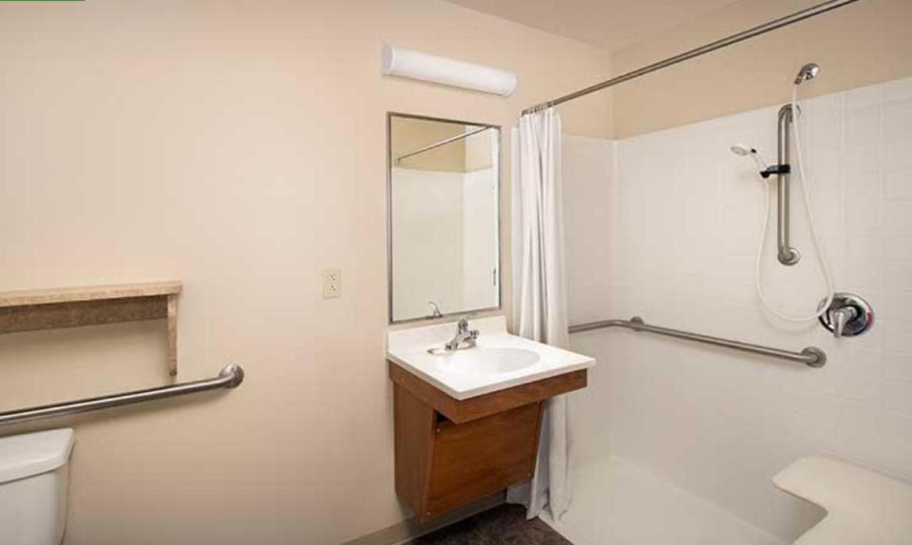 Queen Room  with Roll-In Shower - Disability Access/Non-Smoking