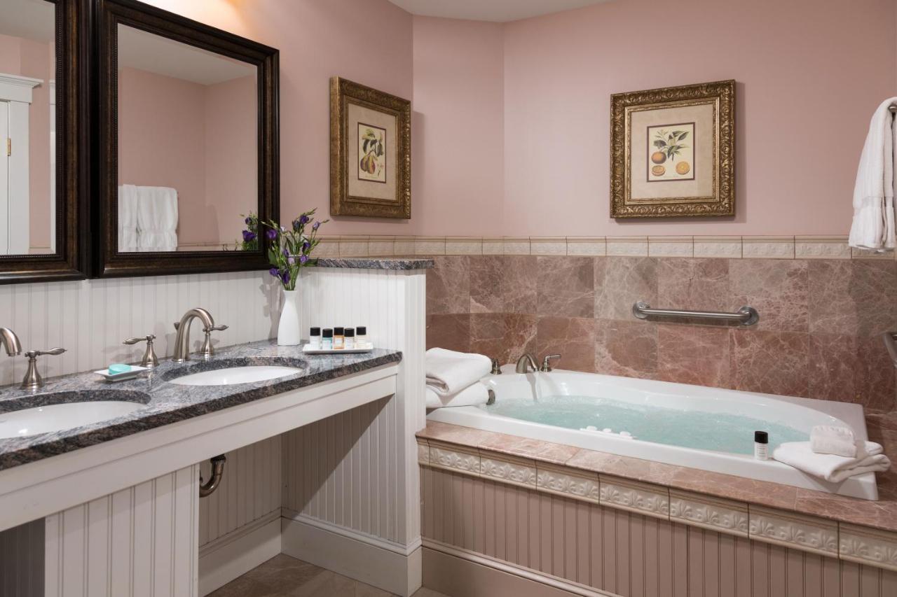 Waterview Grand Suite – ADA Accessible