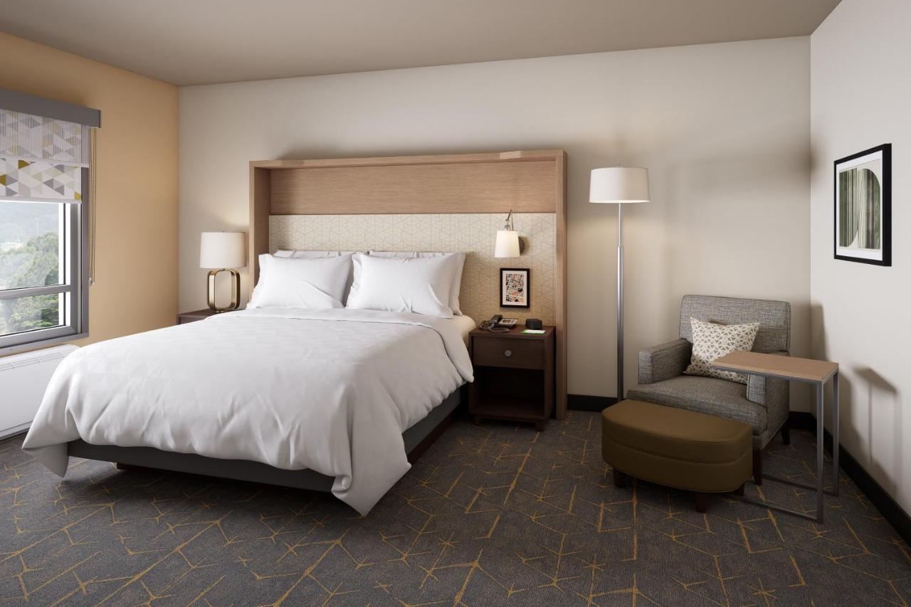 Standard King Room River View