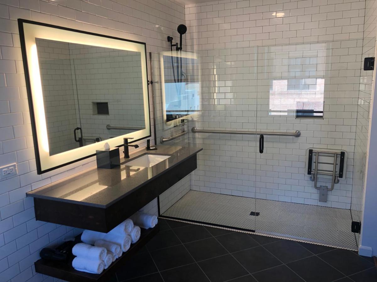 Queen Room with Two Queen Beds - Disability Access Hearing Accessible - Roll-In Shower
