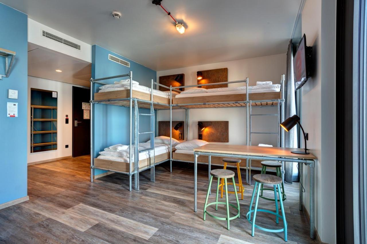 6-Bed Room