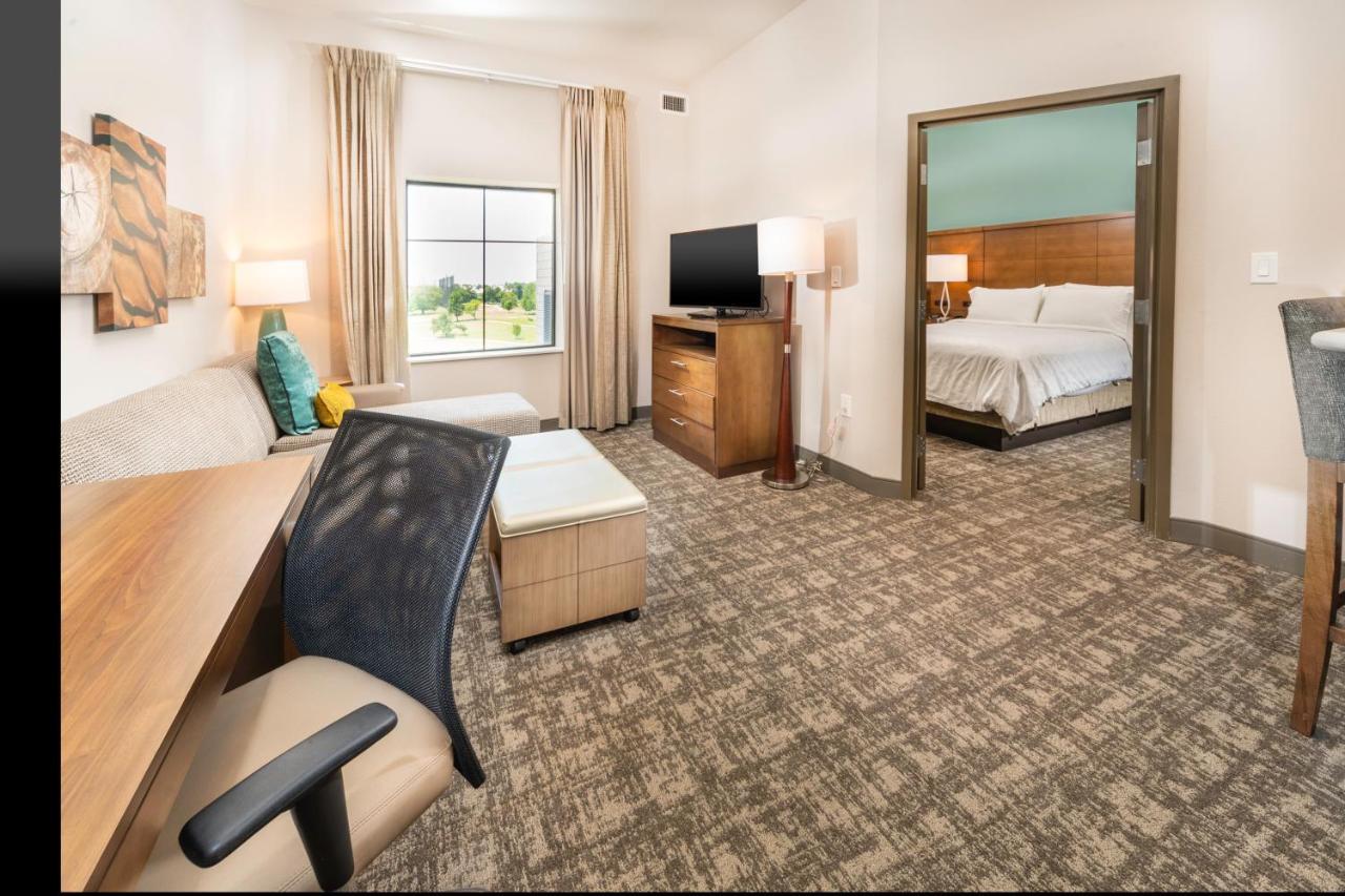 One-Bedroom Queen Suite Two Queen Beds