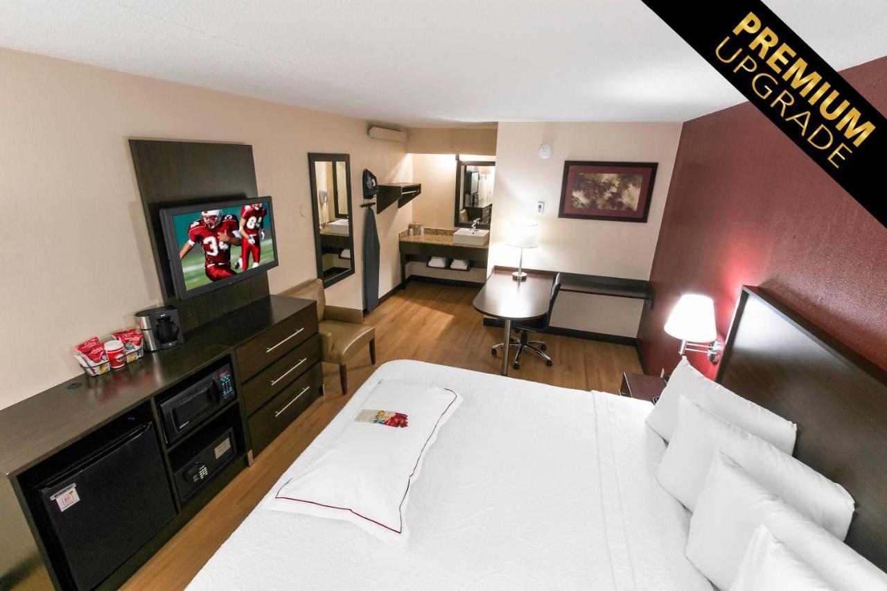 Premium King Room Disability Access Smoke Free (Upgraded Bedding & Snack)