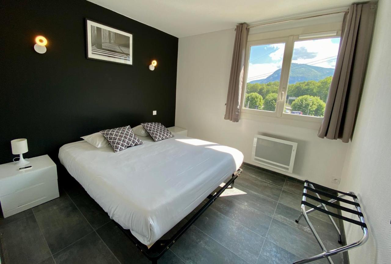 Two-Bedroom Apartment,1028975596:JPEG