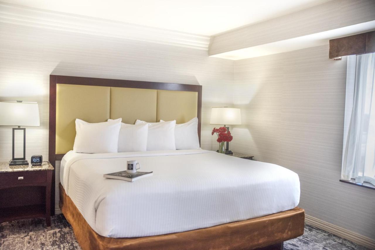 Deluxe King Room Whirlpool