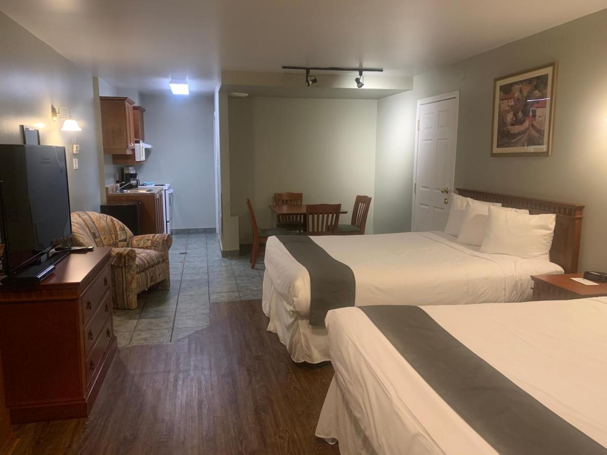 Queen Room Two Queen Beds