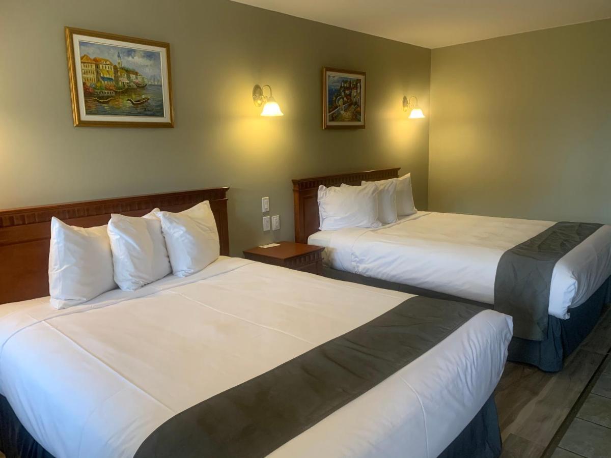 Queen Room Two Queen Beds