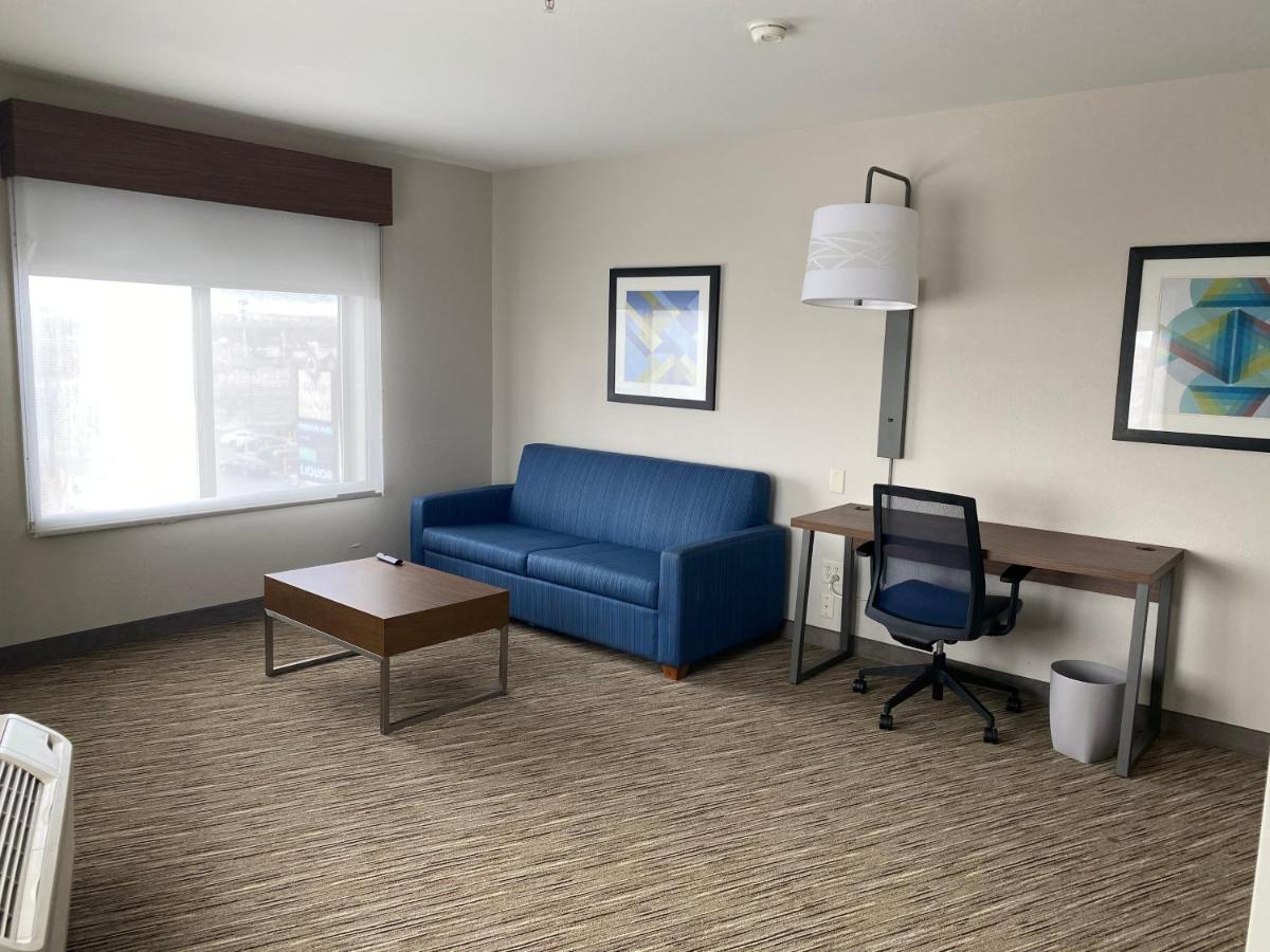 Queen Suite with Two Queen Beds and Sofa Bed