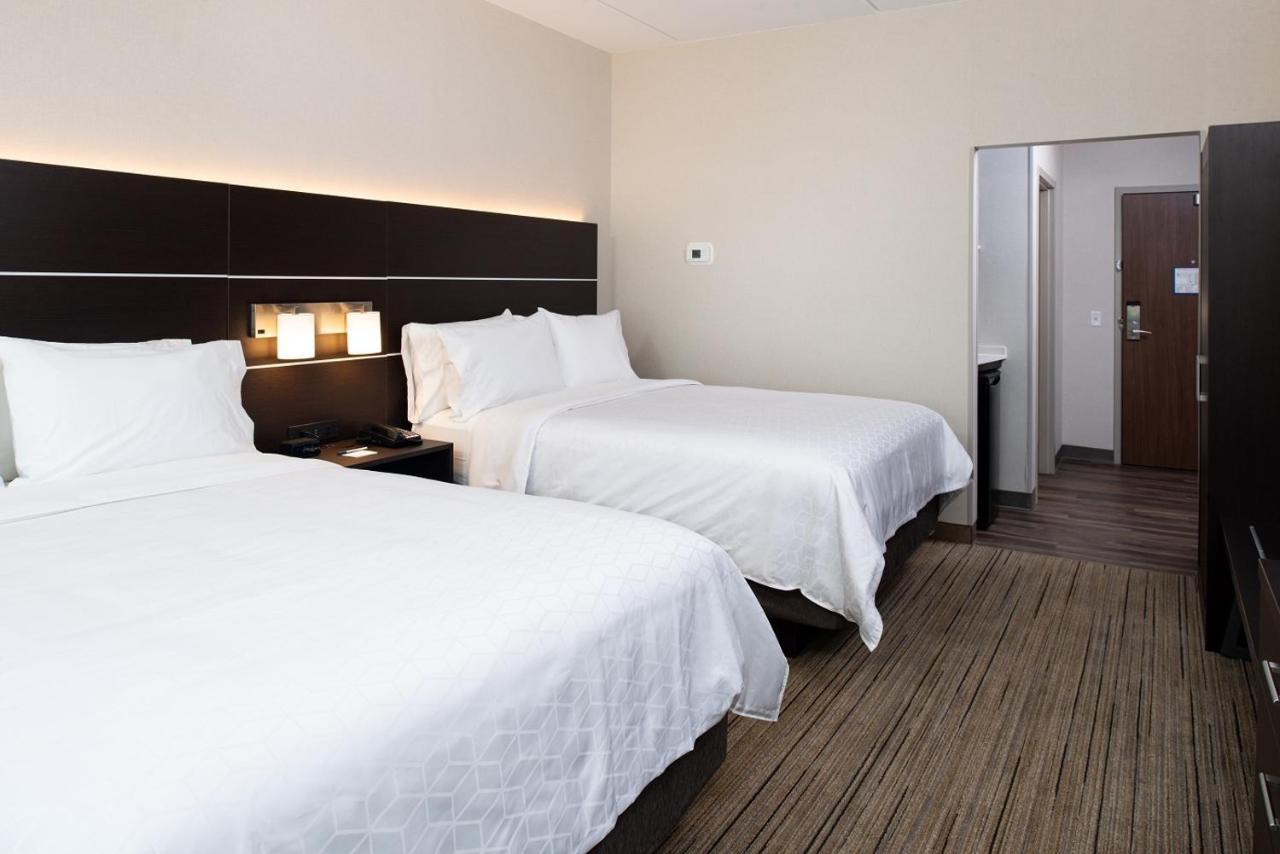 Standard Room with Two Queen Beds