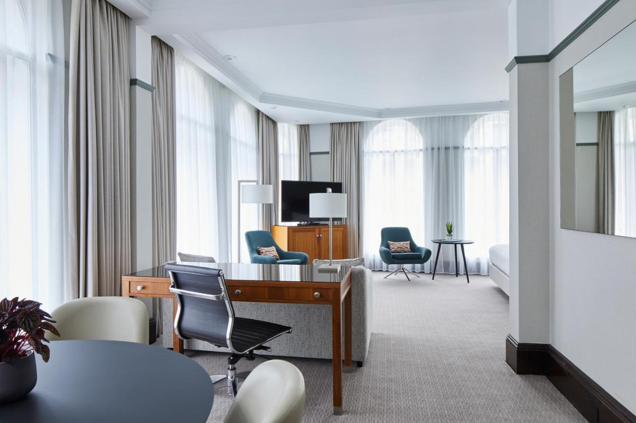 Junior Suite City View Executive Lounge Access