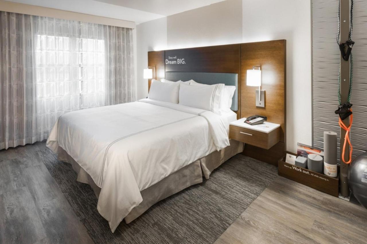Standard King Room with Roll-in Shower - Mobility Accessible