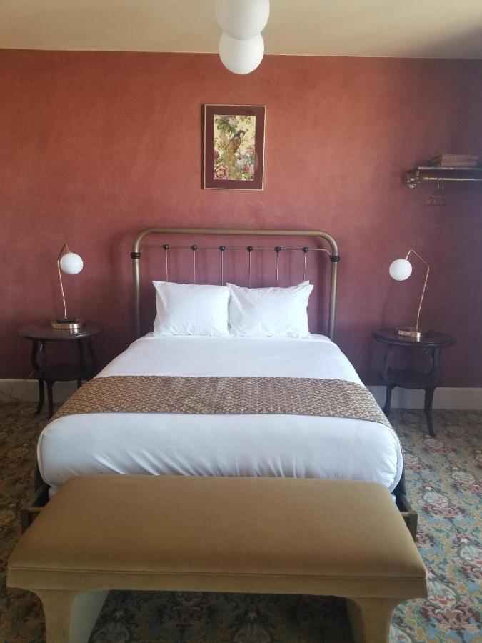 Standard Queen Room