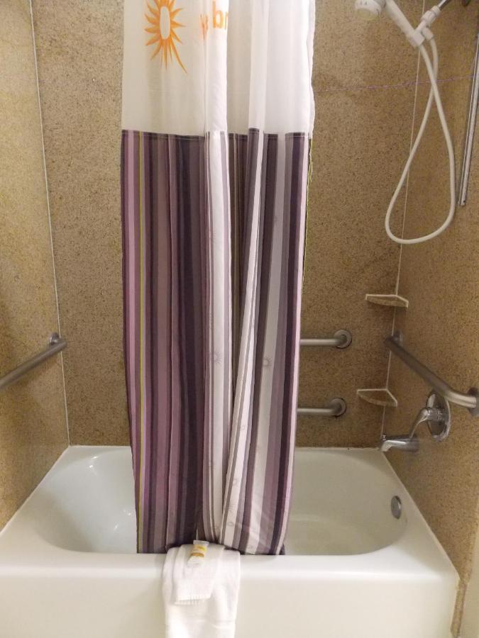 King Suite with Tub - Disability Access/Non Smoking