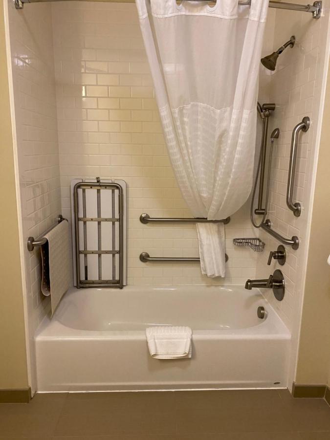 King Room Accessible or Non-Smoking