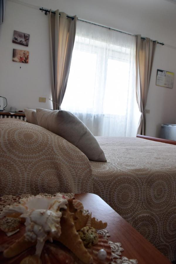Camera Matrimoniale con Letto Supplementare