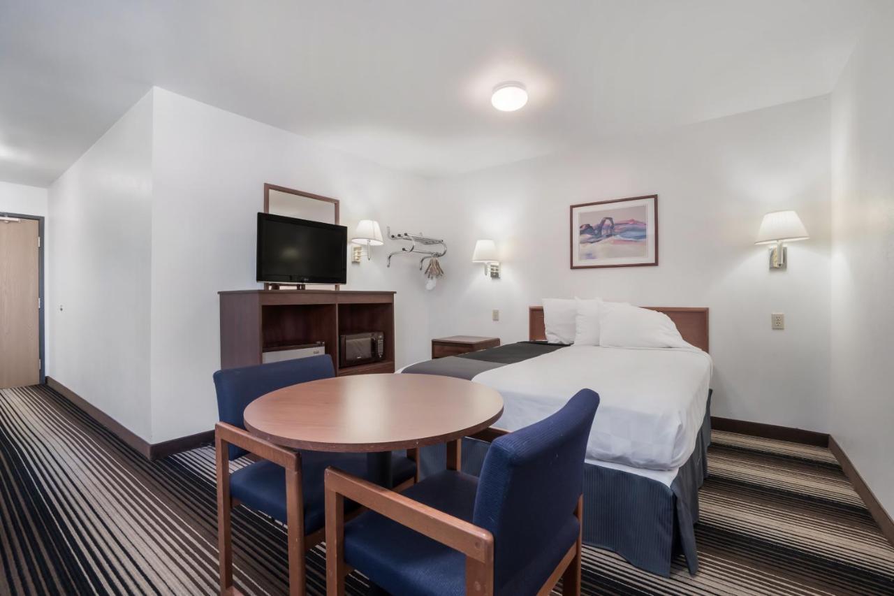 3 Queen Beds Deluxe
