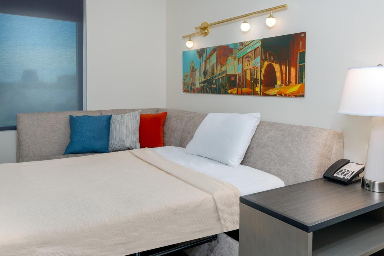 King Studio Suite Kitchen Sofa Bed