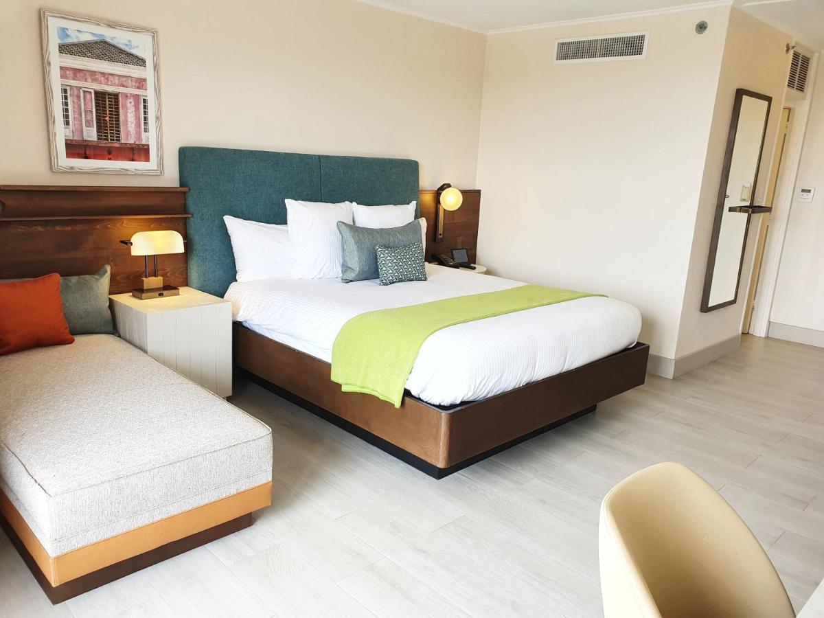 Deluxe Partial Ocean View King