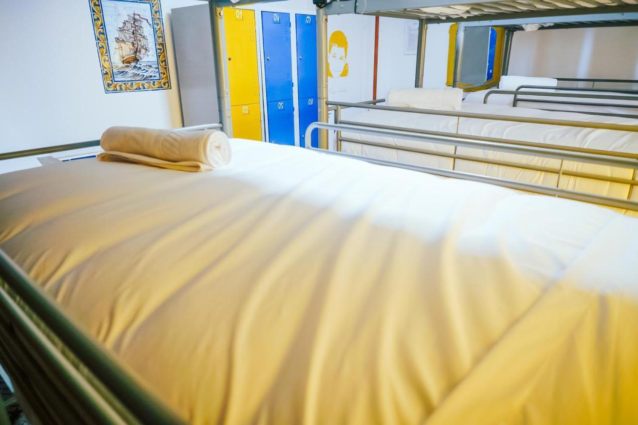 Bunk Bed Mixed Dormitory Room