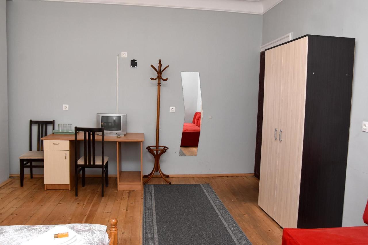Twin Room Private External Bathroom