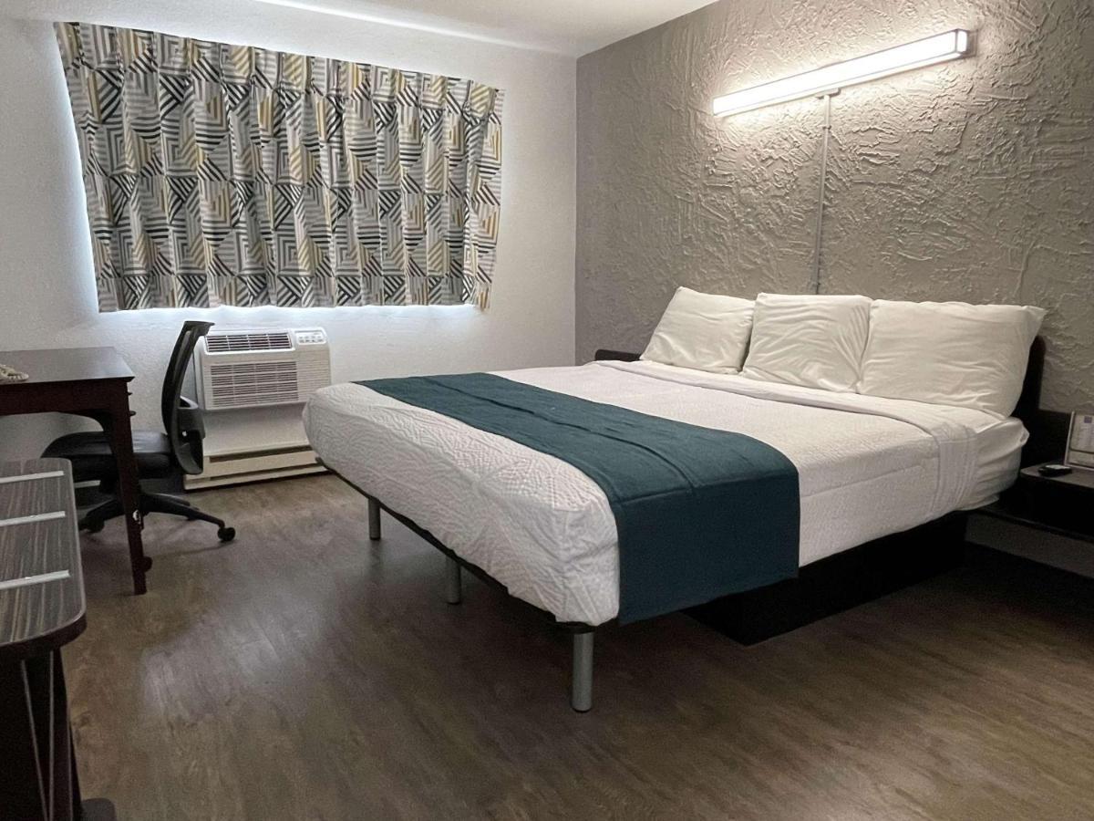 King Room - Non-Smoking